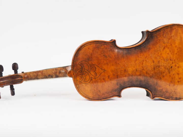 Alto 	Allemand dans le style de Maggini  	38,3  Expert : Atelier Dalle