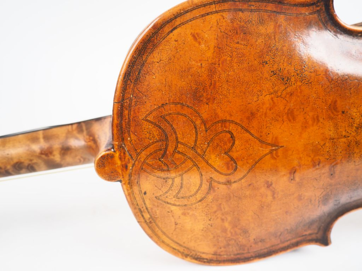 Alto 	Allemand dans le style de Maggini  	38,3  Expert : Atelier Dalle