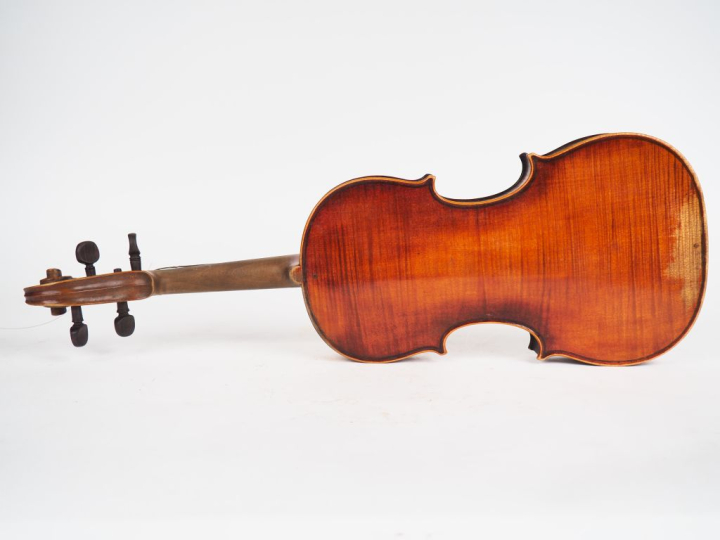 Violon des 	pays de l'est	 4/4 	 Expert : Atelier Dalle Carbornare