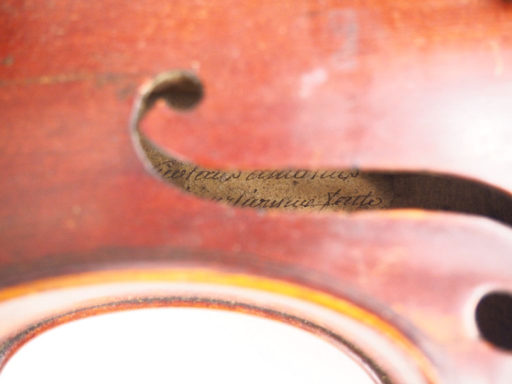 Violon des 	pays de l'est	 4/4 	 Expert : Atelier Dalle Carbornare