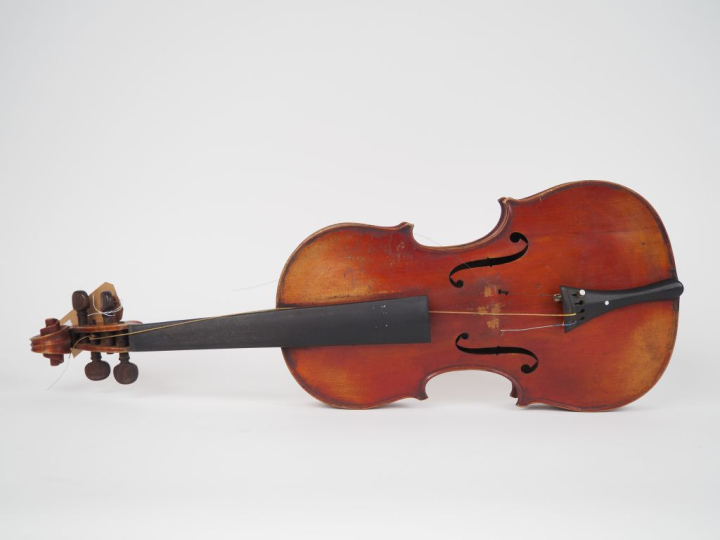 Violon 	portant l'etiquette "Jean Baptiste Vuillaume"	 4/4 	(cassure à