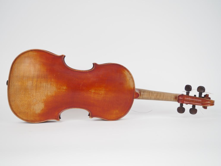 Violon 	portant l'etiquette "Jean Baptiste Vuillaume"	 4/4 	(cassure à