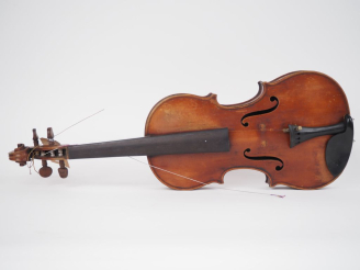 Vente aux enchères Violon 	fait à Mirecourt vers 1890 portant l'etiquette "FINOLLI"	 4/4 