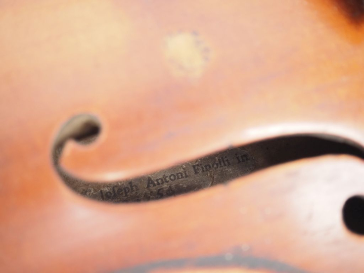 Violon 	fait à Mirecourt vers 1890 portant l'etiquette "FINOLLI"	 4/4 