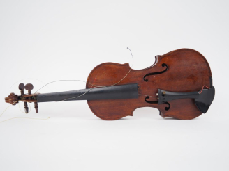 Vente aux enchères Violon des 	pays de l'est 	4/4 	(re vernis) Expert : Atelier Dalle Car