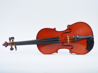 Vente aux enchères Violon 	fait à Mirecourt fait vers 1920	 4/4 	(bon état)  Expert : Ate