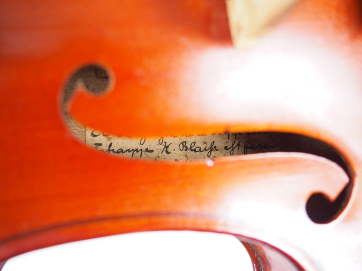 Violon 	fait à Mirecourt fait vers 1920	 4/4 	(bon état)  Expert : Ate