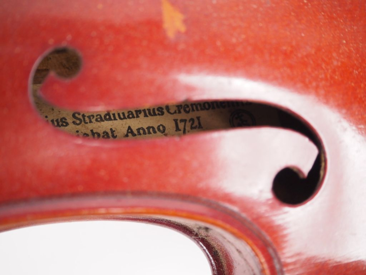 Violon 	fait à Mirecourt vers 1930 	3/4	 (bon état)  Expert : Atelier 