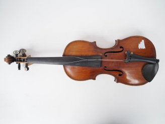 Vente aux enchères Violon	 portant l'etiquette CORDANUS 	4/4 	(manche desenclavé)  Expert