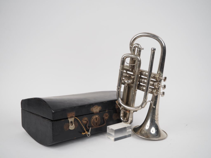 PELISSON GUINOT ET BLANCHON.  Cornet à piston dans son étui en bois no