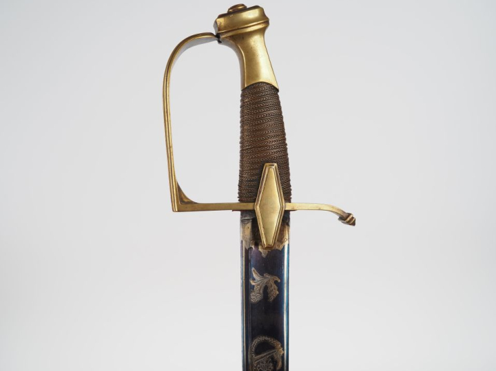 Sabre d’officier de cavalerie légère.  Poignée filigranée de laiton. M