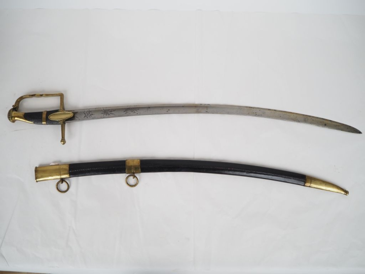 Sabre d’officier d’infanterie type 1800.  Poignée en bois quadrillé (f