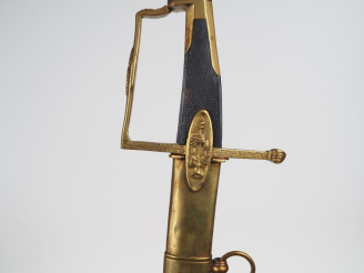 Vente aux enchères Sabre d’officier supérieur de cavalerie  Poignée en ébène quadrillé. M