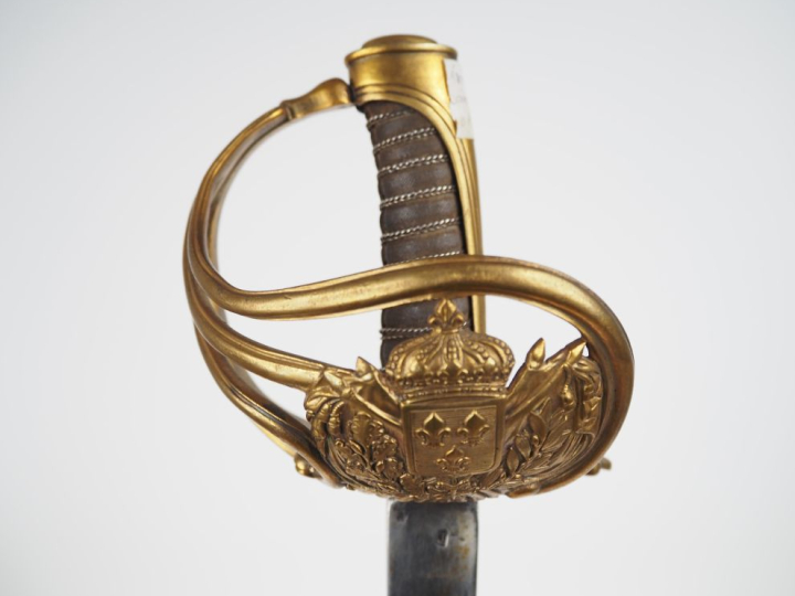 Sabre de garde du corps du Roi, 1er modèle.  Poignée recouverte de gal