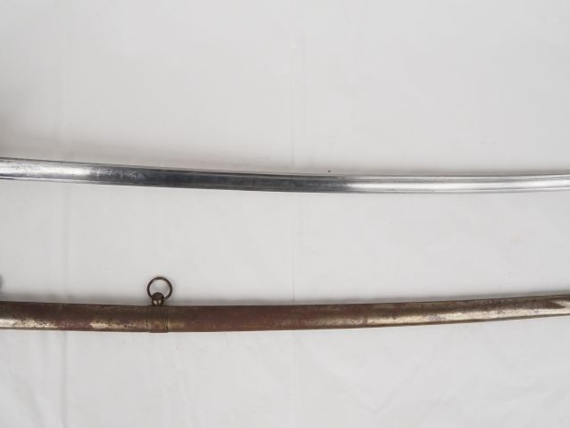 Sabre de garde du corps du Roi, 2e modèle.  Poignée recouverte de cuir