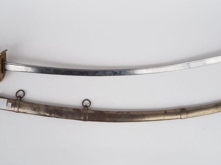 Forte épée de cavalerie modèle 1816.  Poignée recouverte de cuir avec 