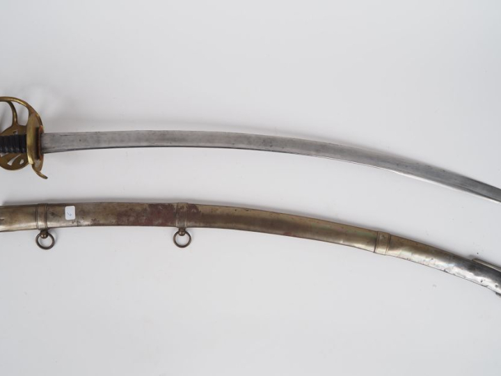 Forte épée de cavalerie modèle 1816.  Poignée recouverte de cuir avec 