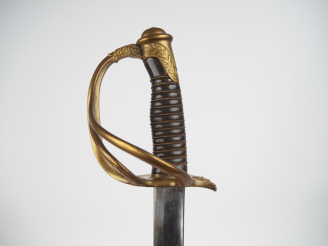 Vente aux enchères Sabre d’officier de cavalerie légère modèle 1822.  Poignée en corne av