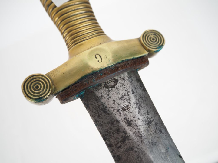 Glaive d’infanterie modèle 1831.  Poignée en bronze, à deux quillons d