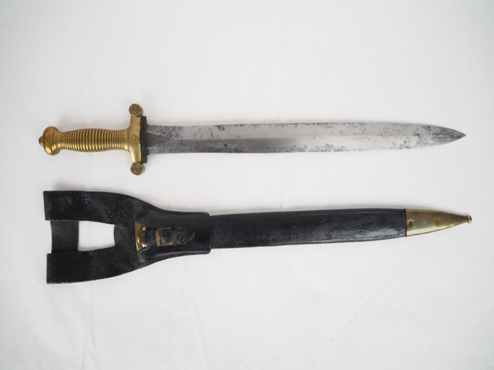Glaive d’infanterie modèle 1831.  Poignée en bronze, à deux quillons d