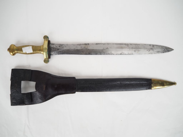 Glaive d’infanterie modèle 1831.  Poignée en bronze, à deux quillons d