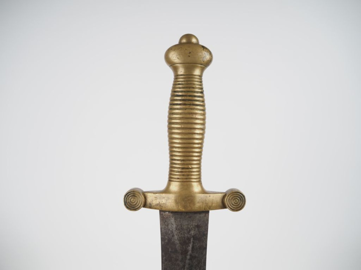 Glaive modèle 1831.  Poignée en bronze poinçonné. Lame à arête médiane