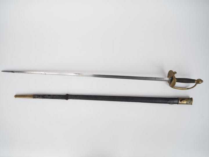 Épée de sous-officier. Fusée filigranée de laiton. Monture en laiton, 