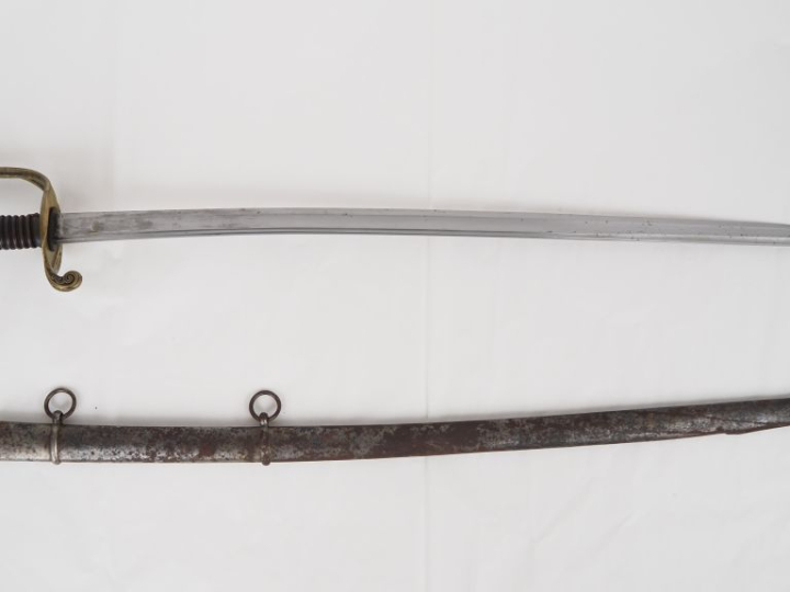 Sabre d’adjudant d’infanterie modèle 1855.  Poignée en corne (manque l