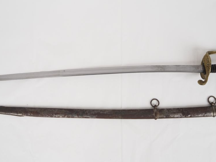 Sabre d’adjudant d’infanterie modèle 1855.  Poignée en corne (manque l