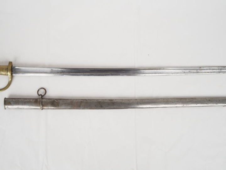 Étonnant sabre briquet modifié type 1855.  Monture en bronze, garde à 