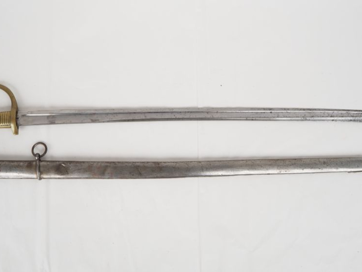 Étonnant sabre briquet modifié type 1855.  Monture en bronze, garde à 