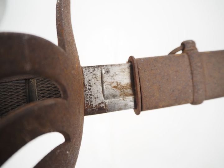 Sabre d’officier de cavalerie italien modèle 1864.  Poignée en bois en