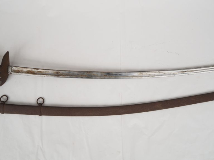 Sabre d’officier de cavalerie italien modèle 1864.  Poignée en bois en