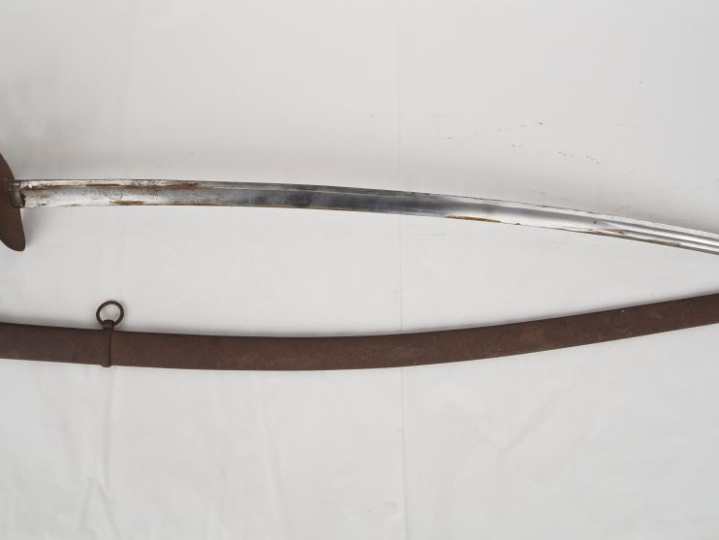 Sabre d’officier de cavalerie italien modèle 1864.  Poignée en bois en