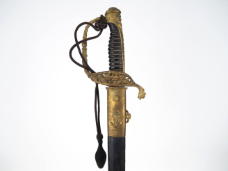 Vente aux enchères Sabre d’officier de marine.  Poignée en corne. Monture en laiton doré,