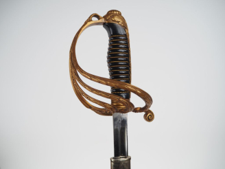 Vente aux enchères Sabre d’officier d’infanterie, modèle de fantaisie.  Poignée en corne 