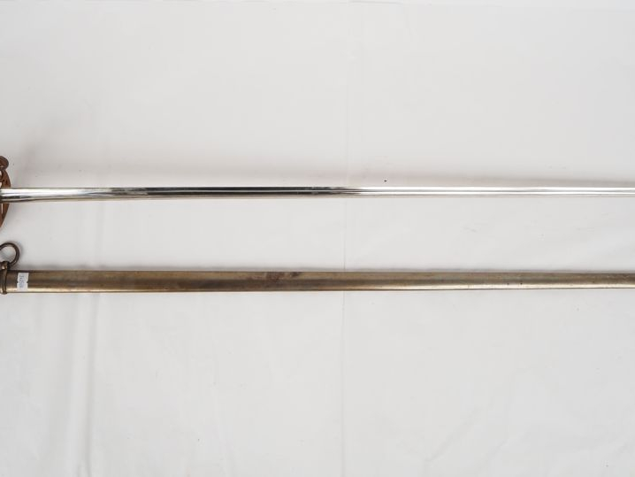 Sabre d’officier d’infanterie coloniale.  Poignée en corne avec filigr