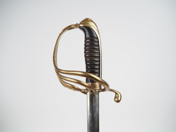 Sabre d’officier d’infanterie modèle 1882.  Poignée en corne avec fili