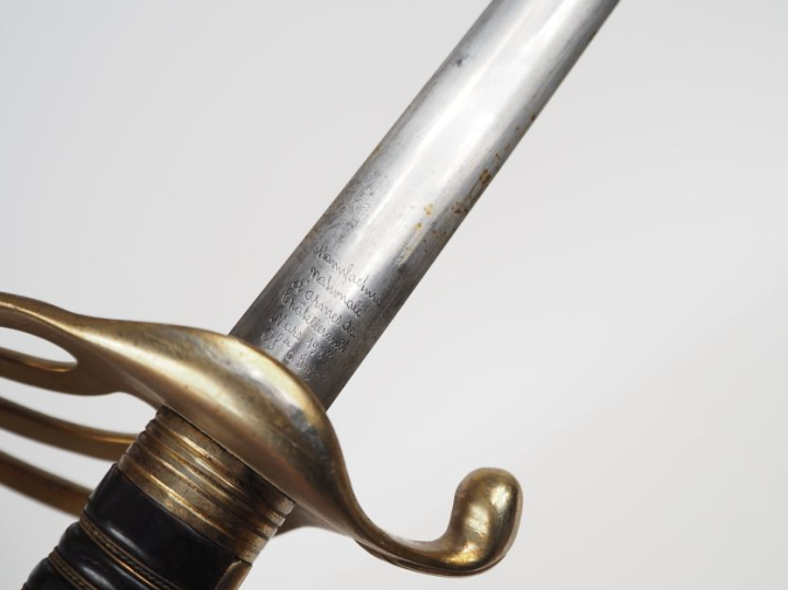Sabre d’officier d’infanterie modèle 1882.  Poignée en corne avec fili