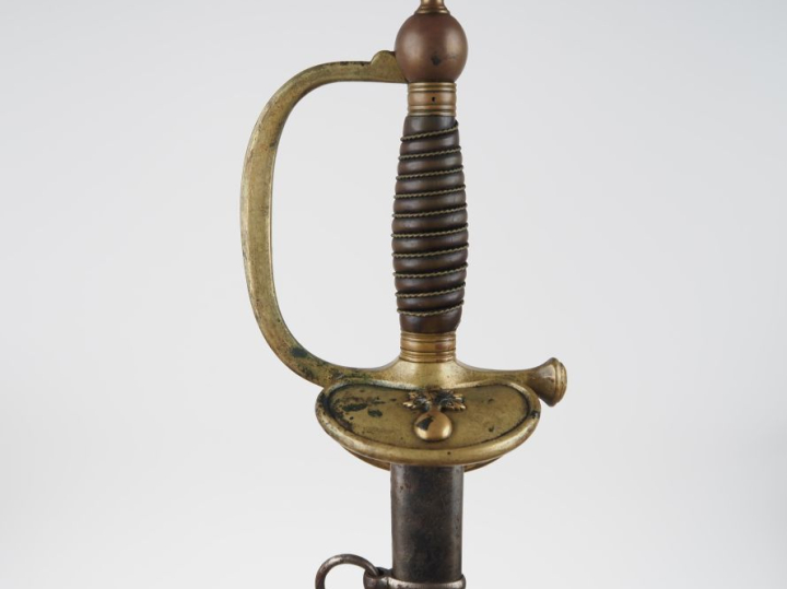 Épée de sous-officier modèle 1884. Fusée en corne filigranée de laiton