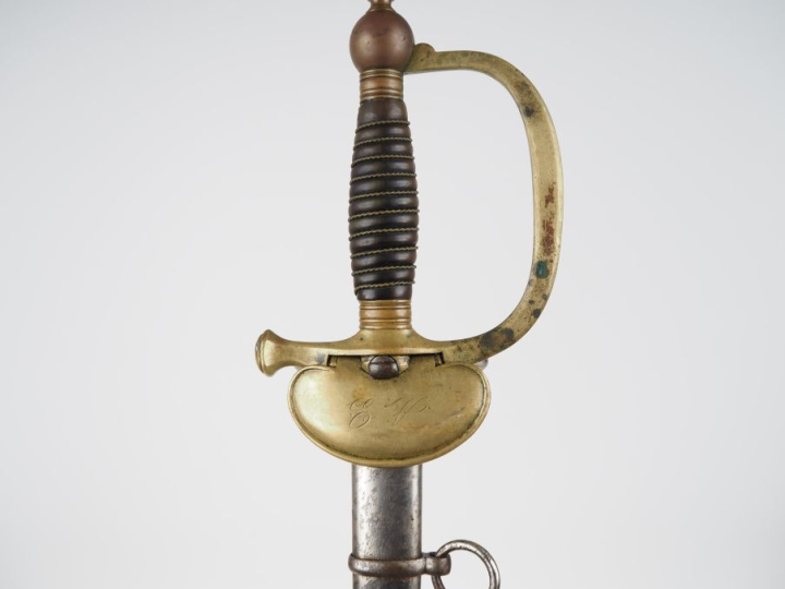 Épée de sous-officier modèle 1884. Fusée en corne filigranée de laiton