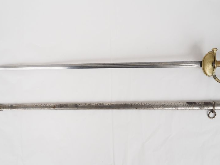 Épée de sous-officier modèle 1884. Fusée en corne filigranée de laiton