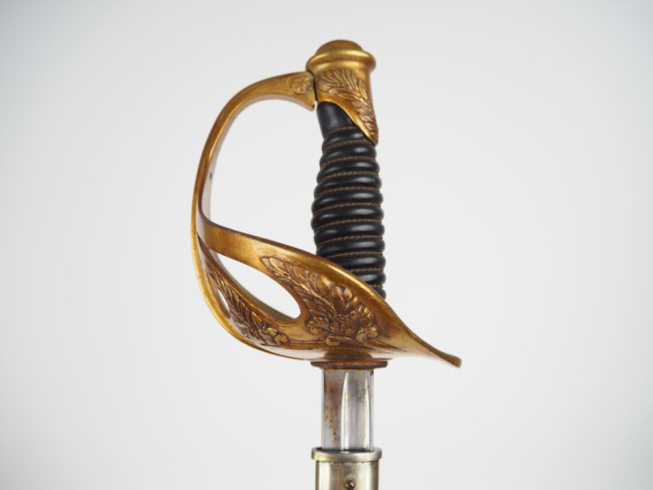 Sabre d’officier de cavalerie modèle 1923.  Poignée en corne avec fili