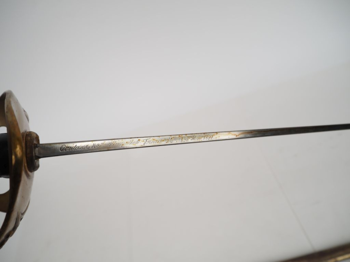 Sabre d’officier de cavalerie modèle 1923.  Poignée en corne avec fili