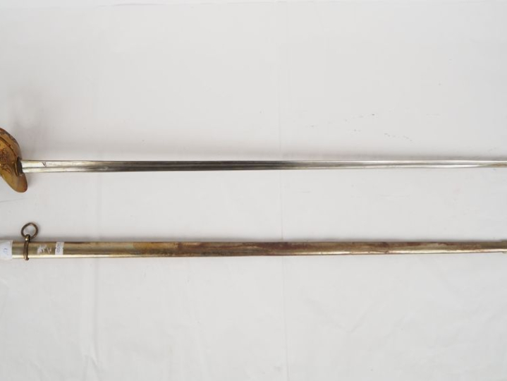 Sabre d’officier de cavalerie modèle 1923.  Poignée en corne avec fili