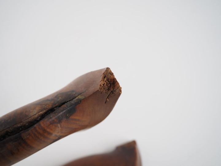 Deux couteaux « Moro Barung »  Poignées en bois (accidents et éclats),