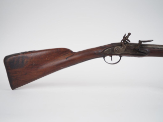 Vente aux enchères Long fusil de chasse à silex, un coup.  Canon rond, à bande sur le des