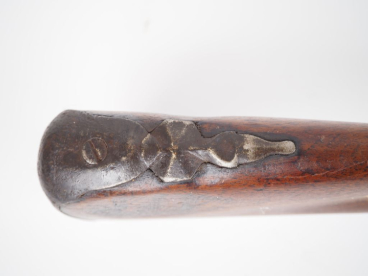 Long fusil de chasse à silex, un coup.  Canon rond, à bande sur le des