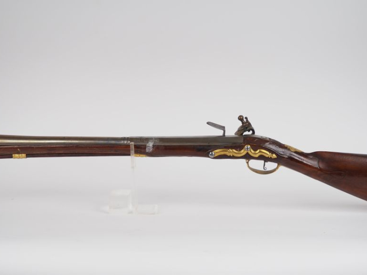 Tromblon de chasse à silex.  Canon rond, tromblonné à la bouche, à pan