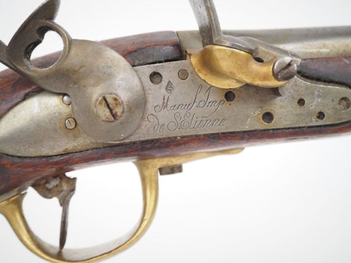 Pistolet d’arçon à silex modèle An XIII.  Platine signée « Manuf Imp d